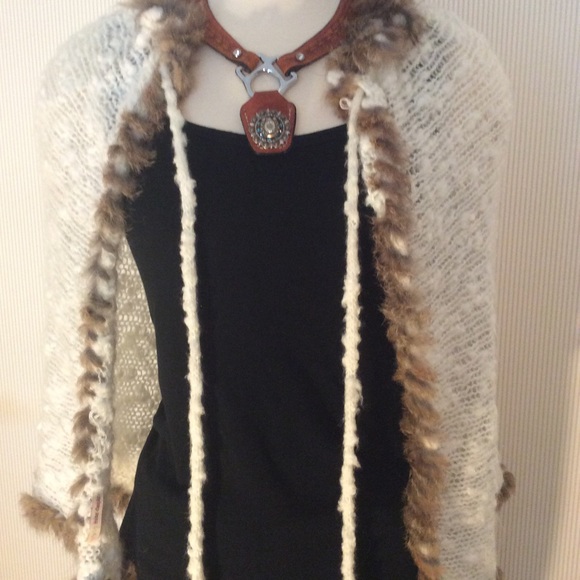 Hand Knit Cape with Authentic Rabbit Fur Trim - Picture 2 of 6